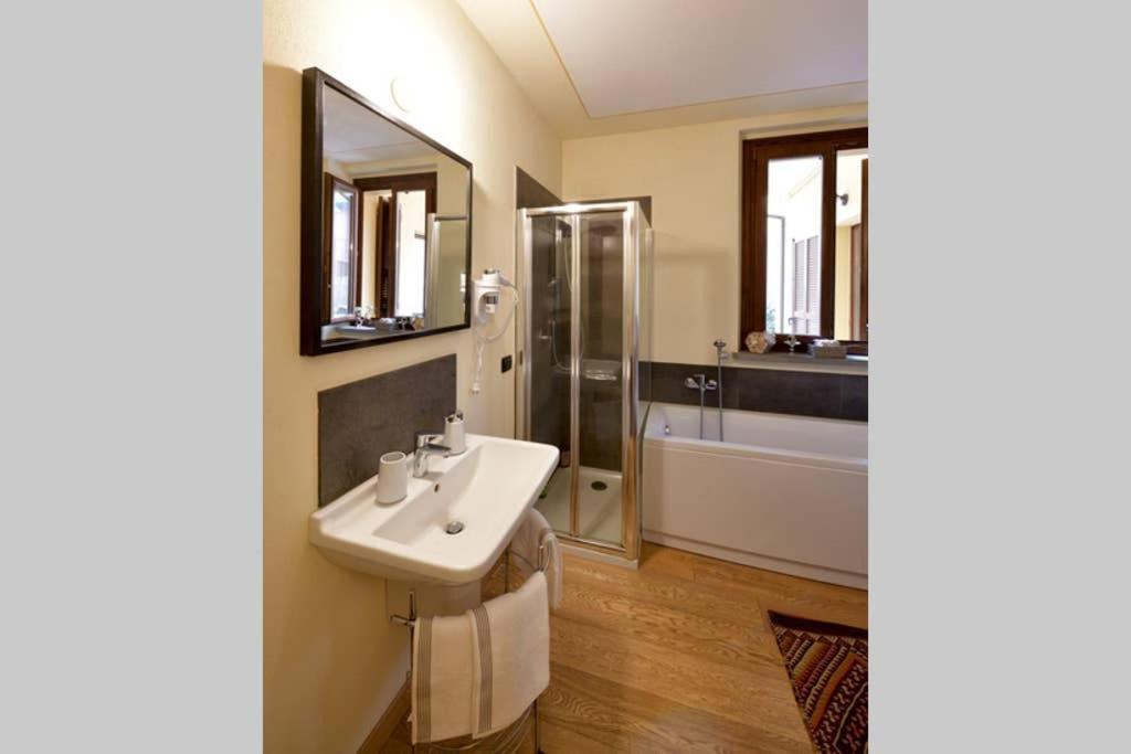 C-Rooms, Residenza Correggio Parma Bagian luar foto
