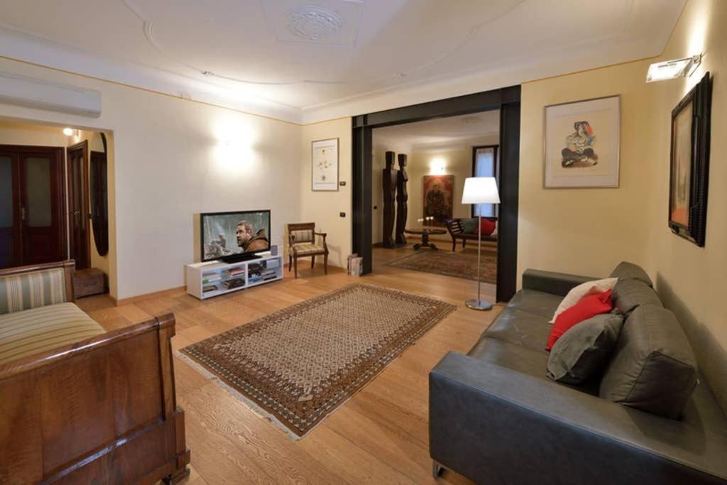 C-Rooms, Residenza Correggio Parma Bagian luar foto